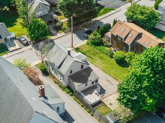 25 Curve St, Newton, MA 02465