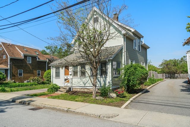 25 Curve St, Newton, MA 02465