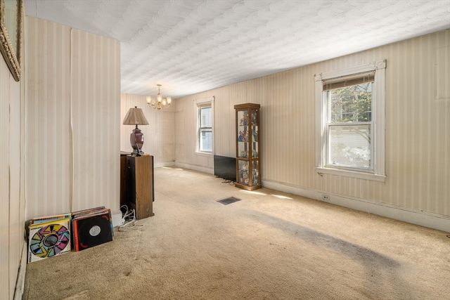 25 Curve St, Newton, MA 02465