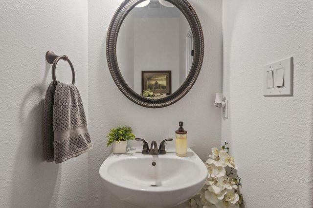 124 Casita Vista Place NW, Albuquerque, NM 87105