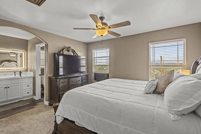 124 Casita Vista Place NW, Albuquerque, NM 87105