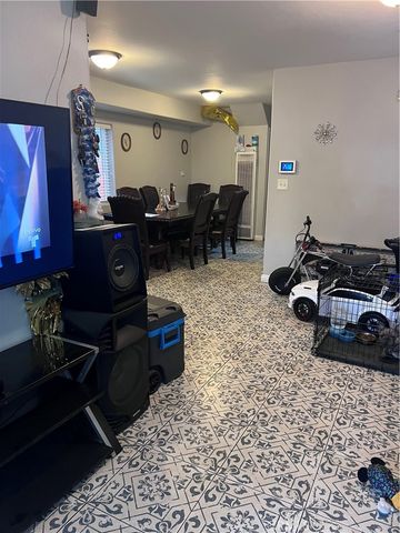 10970 Avalon Boulevard, Los Angeles, CA 90061