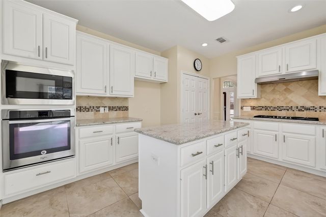 1006 Pointe Loma Drive, Sugar Land, TX 77479