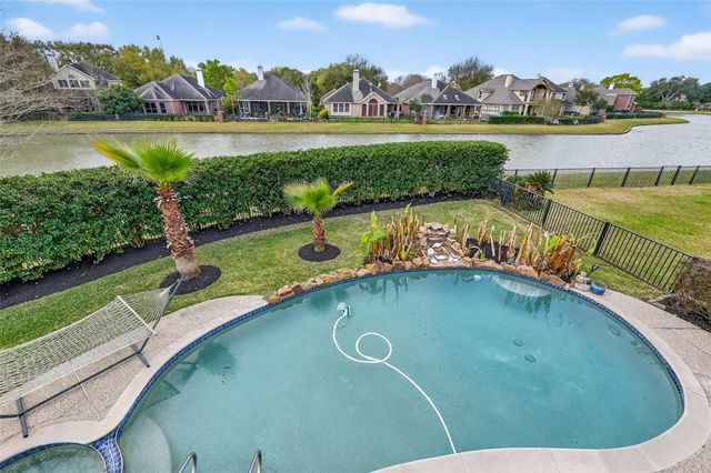 1006 Pointe Loma Drive, Sugar Land, TX 77479