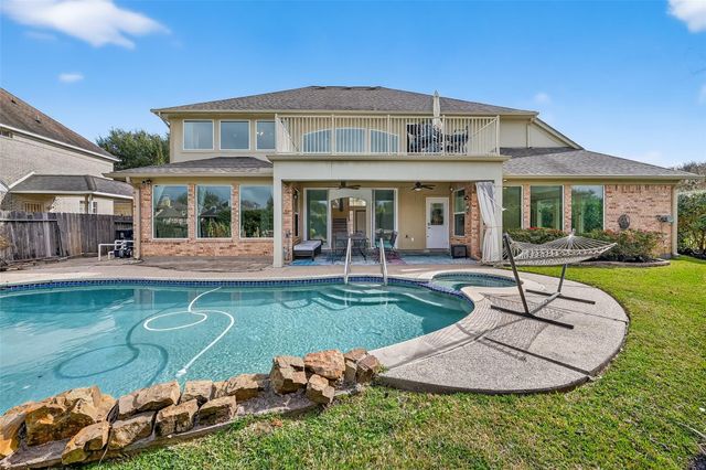 1006 Pointe Loma Drive, Sugar Land, TX 77479