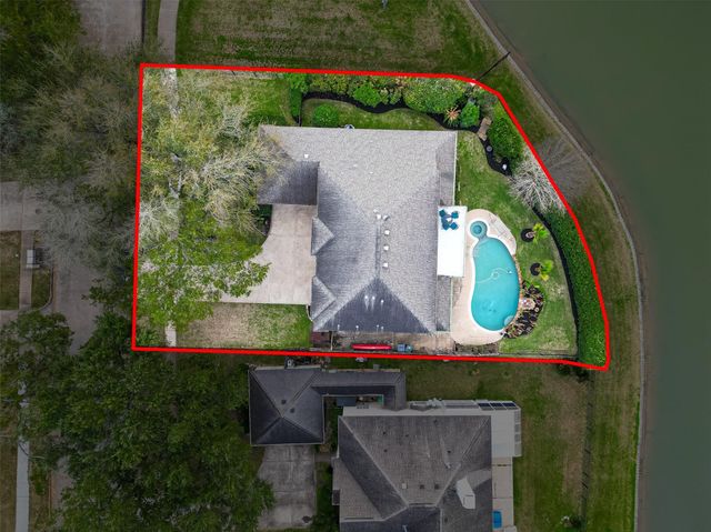 1006 Pointe Loma Drive, Sugar Land, TX 77479