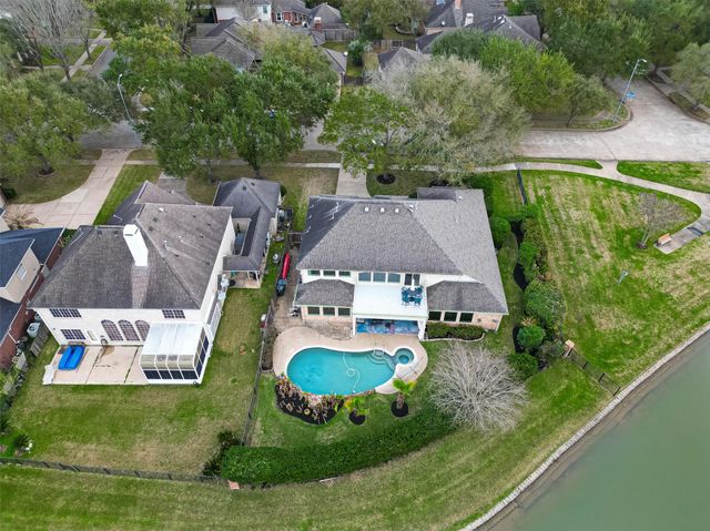 1006 Pointe Loma Drive, Sugar Land, TX 77479