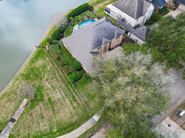 1006 Pointe Loma Drive, Sugar Land, TX 77479