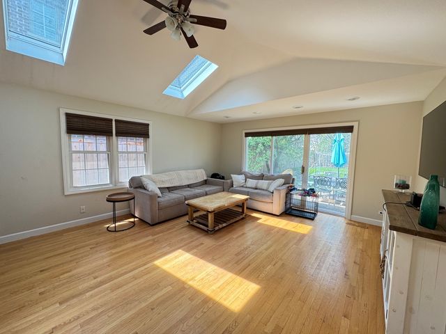 630 S Dryden Place, Arlington Heights, IL 60005