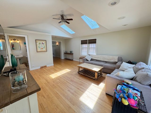 630 S Dryden Place, Arlington Heights, IL 60005