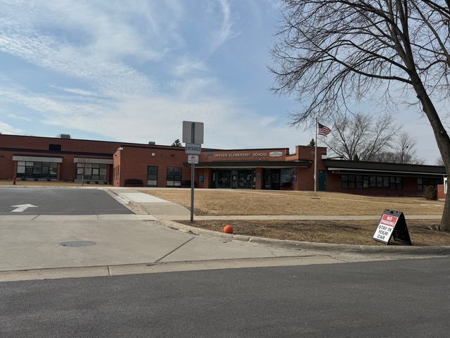 630 S Dryden Place, Arlington Heights, IL 60005