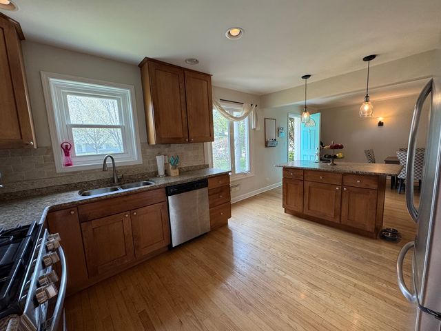 630 S Dryden Place, Arlington Heights, IL 60005