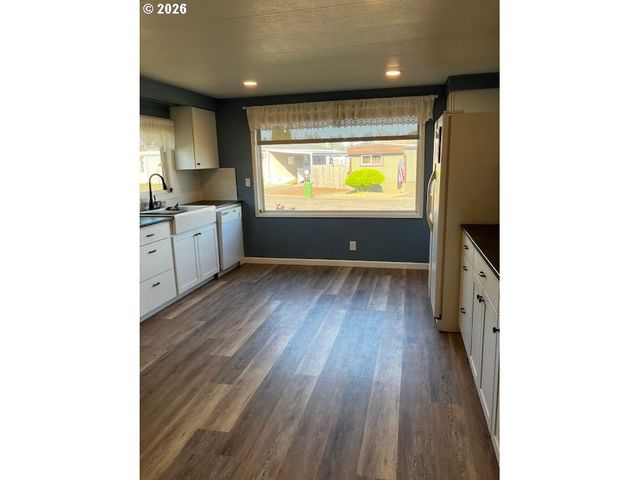 2902 E 2ND St 12, Newberg, OR 97132