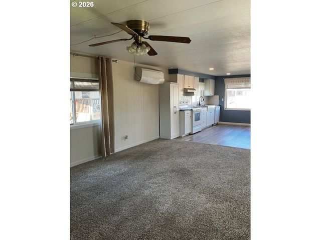 2902 E 2ND St 12, Newberg, OR 97132