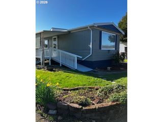 2902 E 2ND St 12, Newberg, OR 97132