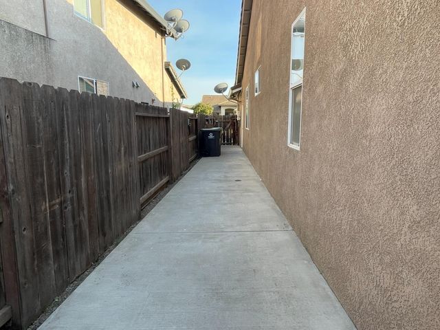 127 Argillite Ave, Lathrop, CA 95330