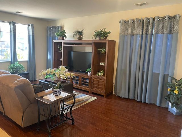 127 Argillite Ave, Lathrop, CA 95330