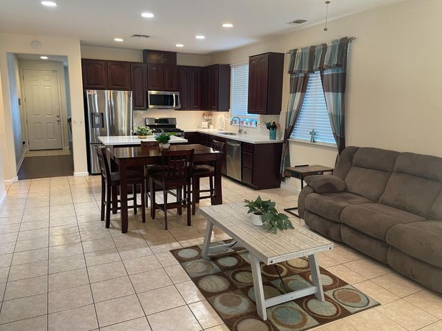 127 Argillite Ave, Lathrop, CA 95330