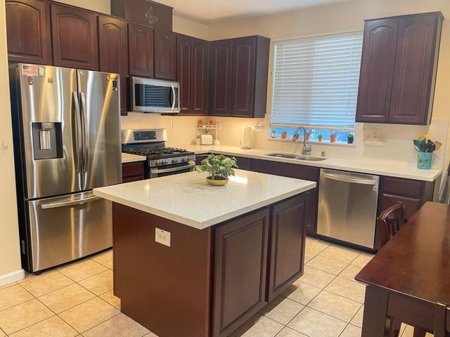 127 Argillite Ave, Lathrop, CA 95330