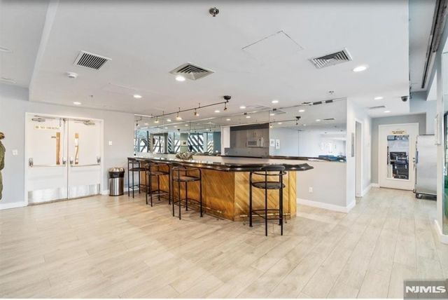 7002 Boulevard East Boulevard 3A, Guttenberg, NJ 07093