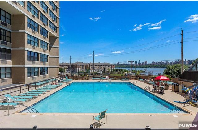 7002 Boulevard East Boulevard 3A, Guttenberg, NJ 07093