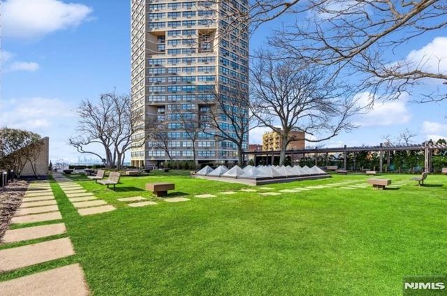 7002 Boulevard East Boulevard 3A, Guttenberg, NJ 07093