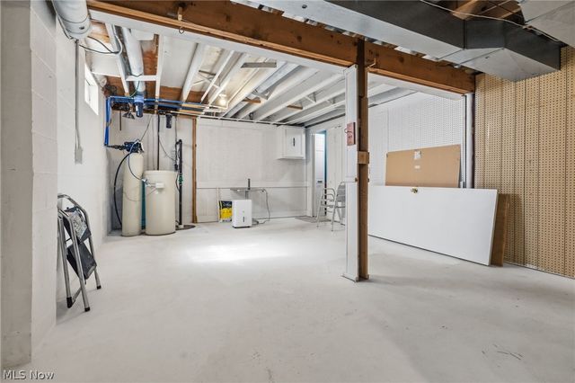 1471 Stonington Road NW, North Canton, OH 44720