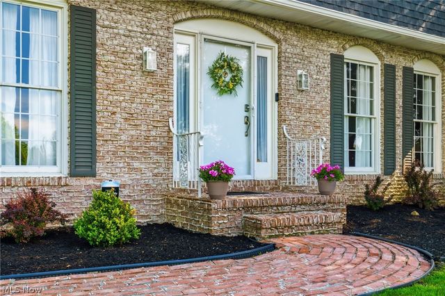 1471 Stonington Road NW, North Canton, OH 44720