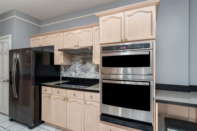 829 Woodridge Drive, Fort Worth, TX 76120