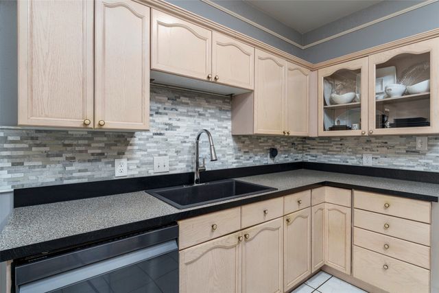 829 Woodridge Drive, Fort Worth, TX 76120