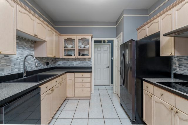 829 Woodridge Drive, Fort Worth, TX 76120