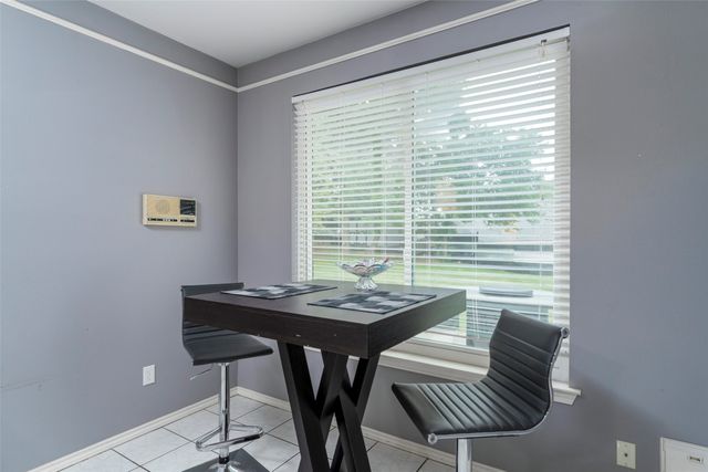 829 Woodridge Drive, Fort Worth, TX 76120