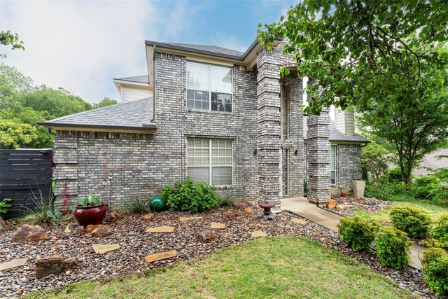 829 Woodridge Drive, Fort Worth, TX 76120