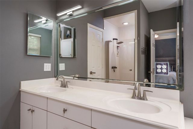 829 Woodridge Drive, Fort Worth, TX 76120
