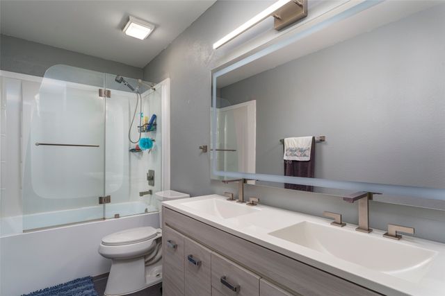 829 Woodridge Drive, Fort Worth, TX 76120
