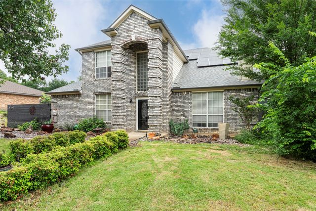 829 Woodridge Drive, Fort Worth, TX 76120