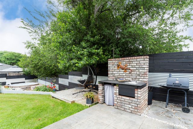829 Woodridge Drive, Fort Worth, TX 76120