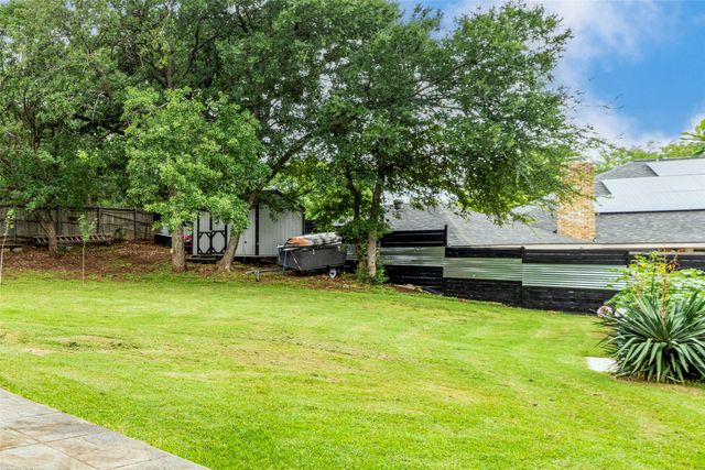 829 Woodridge Drive, Fort Worth, TX 76120