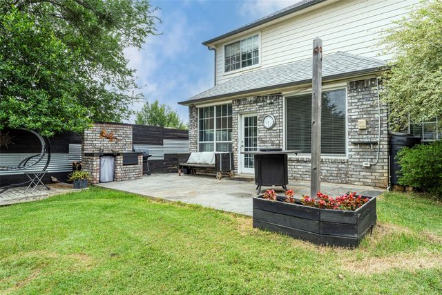 829 Woodridge Drive, Fort Worth, TX 76120