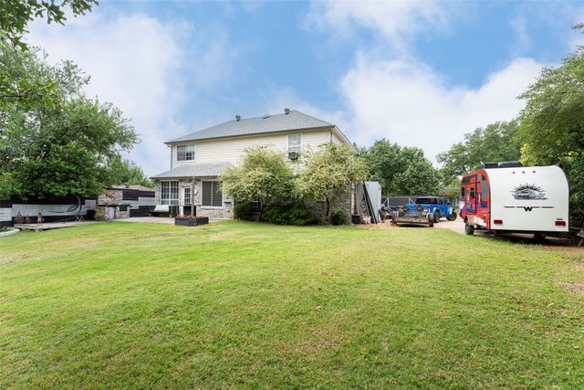 829 Woodridge Drive, Fort Worth, TX 76120