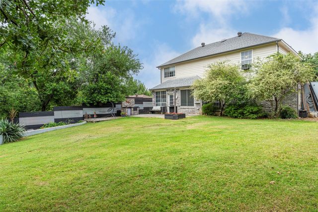 829 Woodridge Drive, Fort Worth, TX 76120