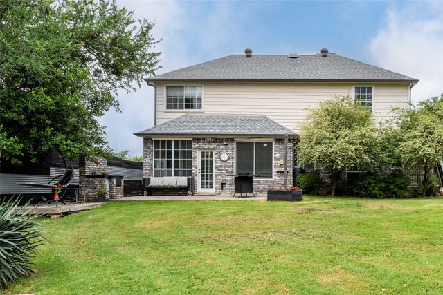 829 Woodridge Drive, Fort Worth, TX 76120