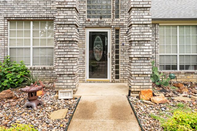 829 Woodridge Drive, Fort Worth, TX 76120
