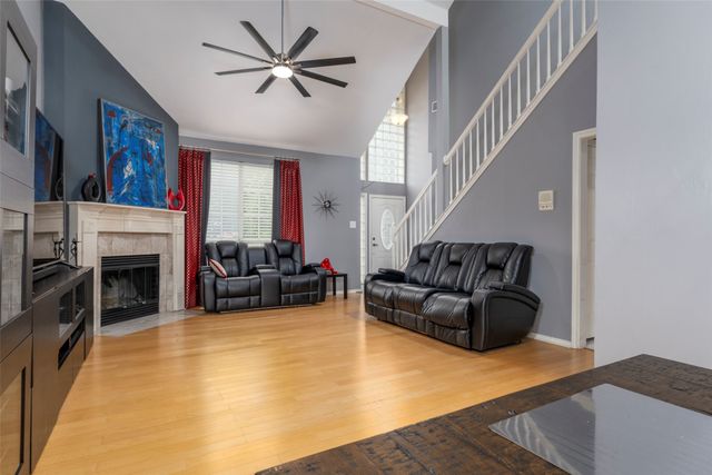829 Woodridge Drive, Fort Worth, TX 76120
