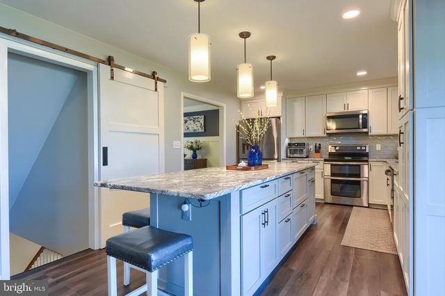831 RIDGEWOOD DR, Mechanicsburg, PA 17050