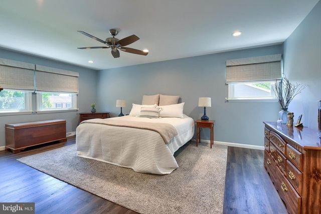 831 RIDGEWOOD DR, Mechanicsburg, PA 17050