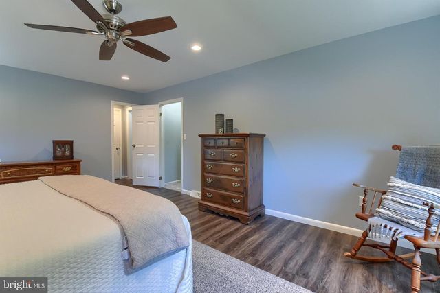 831 RIDGEWOOD DR, Mechanicsburg, PA 17050