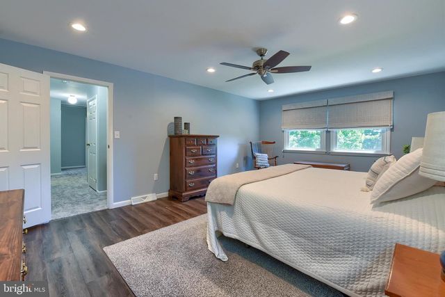 831 RIDGEWOOD DR, Mechanicsburg, PA 17050