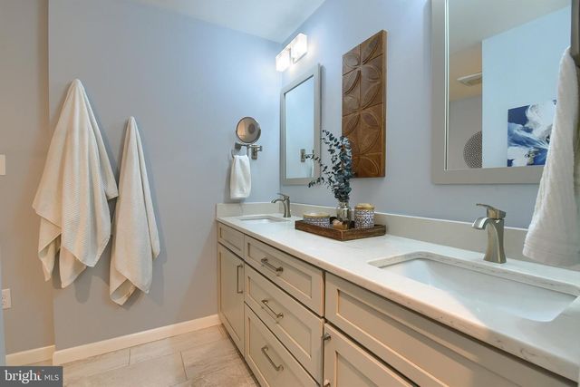 831 RIDGEWOOD DR, Mechanicsburg, PA 17050
