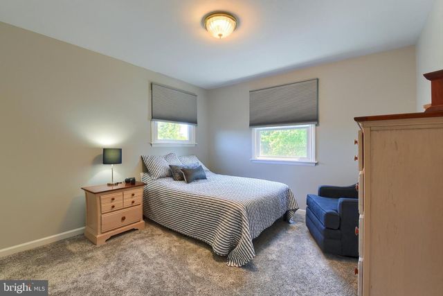 831 RIDGEWOOD DR, Mechanicsburg, PA 17050